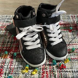 Girls Sketchers High Top Sneakers!!